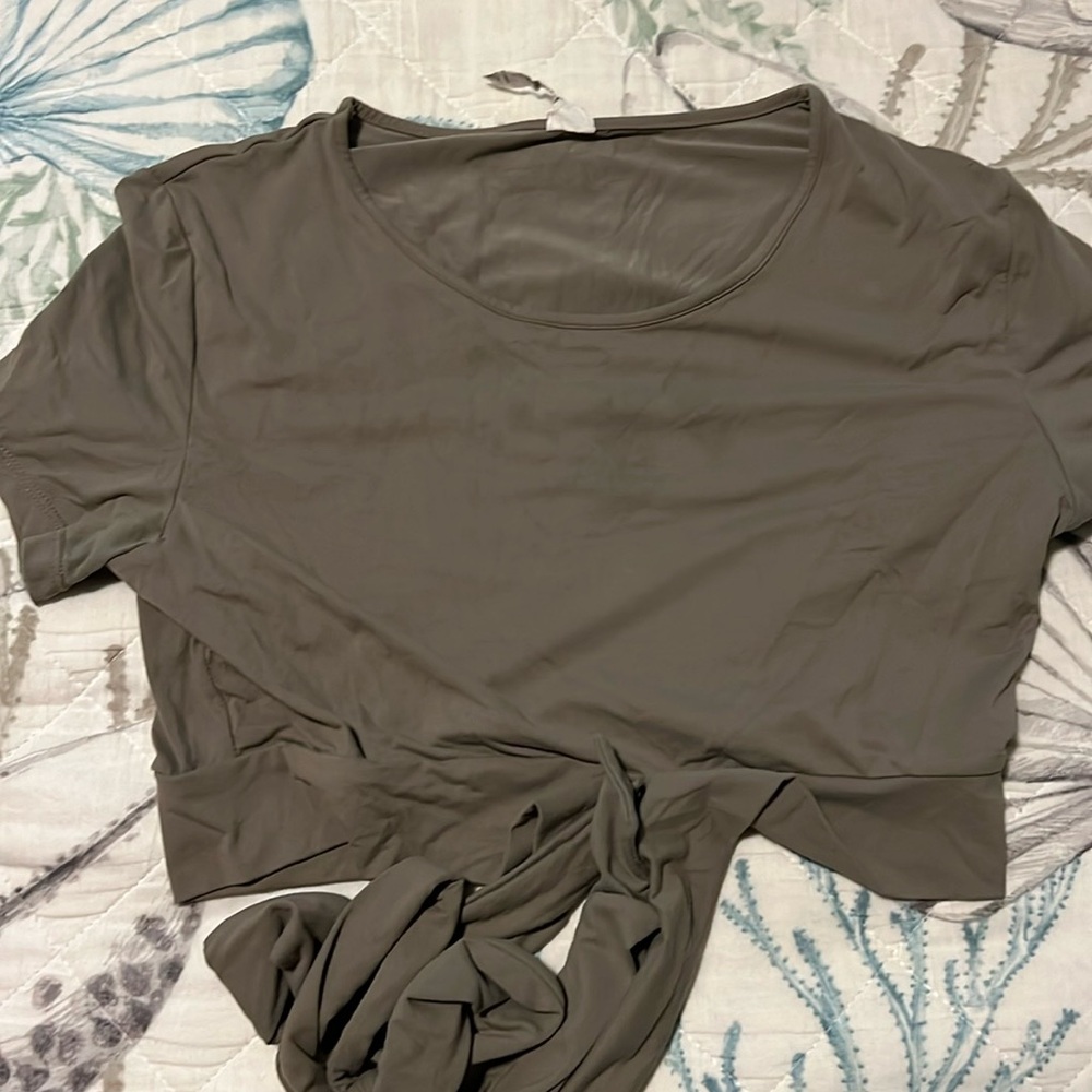 Alphalete women’s tie crop top size small